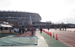 日産スタジアムにほど近い場所で走れることも魅力