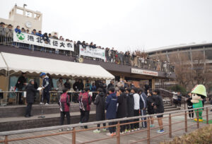 「地域イベント」らしい雰囲気の中で行われる表彰式も盛り上がる