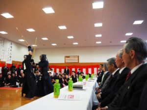 現役警官に果敢に挑む高校生たちの姿、また立ち向かう署員による“白熱の対戦”に大きな拍手が送られていた