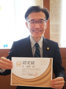 2024年7月開所「ブリランテ国際特許事務所」(西区北幸)の所長・弁理士の高義輝(たかよしてる)さん。昨年(2025年)10月に「知的財産アナリスト認定試験(特許)」に合格。知的財産アナリストとしての認定を受けた(2025年12月)