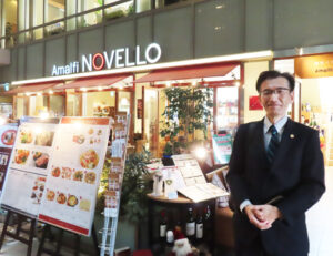 新横浜駅ビル・キュービックプラザ新横浜10階「アマルフィイノベッロ(Amalfi NOVELLO)」でインタビュー。新横浜も高さんの生活圏。「新横浜での相談も可能です」と意気込む