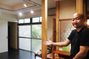 古民家をリノベーションしたスタジオ内。落ち着きある空間に明るさを感じられるスペースも用意している