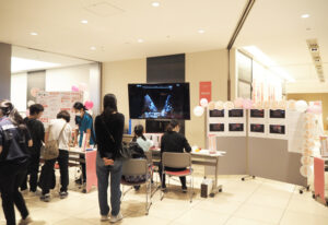 昨年（2025年）10月に新横浜駅ビル内の商業施設「キュービックプラザ新横浜」で初開催「ピンクリボンフェスタ（Pink Ribbon Festa）2025」イベント企画のチャレンジも