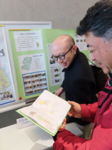 今回の日吉台小学校の「学び」に伴奏した「慶應義塾大学・日吉丸の会」のメンバーも来場し子どもたちの取り組みを応援していた