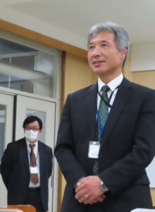 昨年(2025年)4月に着任したばかりだという翠嵐高校の師岡健一校長も見学。「日頃の授業でグループワークを実施し、“自分の考えを表明する”ことを行ってきたことが活かされたのでは。様々な考えがあることを忘れないでほしいし、政治の世界についても、新聞を読むとか、どんなニュースがあるのかといったことをこの地域の中で興味を持ち、自分の考えを深めてほしい」と語っていました