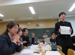 男性の育児休業の「義務化」や「企業の支援」、「戻ってきた後のリスキリング(学び直しなどの職業能力の再開発・再教育)」や「育児体験」の必要性の共有といった意見も上がっていました