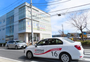 新たに導入してきたオートマチック車（AT車）の新型車両が日吉周辺の街で見られるようになった（2026年3月）