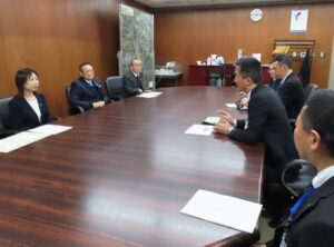 竹下区長から新型コロナ禍の際に宮田さんが勤務する横浜篠原台郵便局で高齢者のワクチン接種の受付サポートを行ったことに対しての感謝の言葉も送られていた