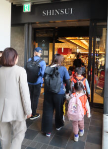 昼食後に新綱島エリアの近隣店舗の「見学」へ