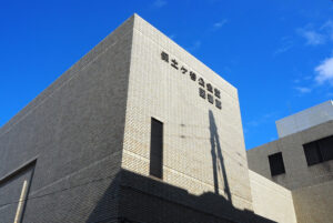 高校野球春季神奈川県大会（春季県大会）の抽選会は、相鉄本線星川駅から徒歩約3分、雨上がりの保土ケ谷公会堂（保土ケ谷区星川）で行われた