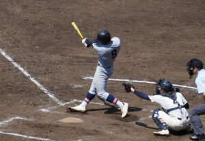 5回裏にピッチャー・DH(指名打者)の湯本君が3点本塁打を放ち4対0とリードを広げた